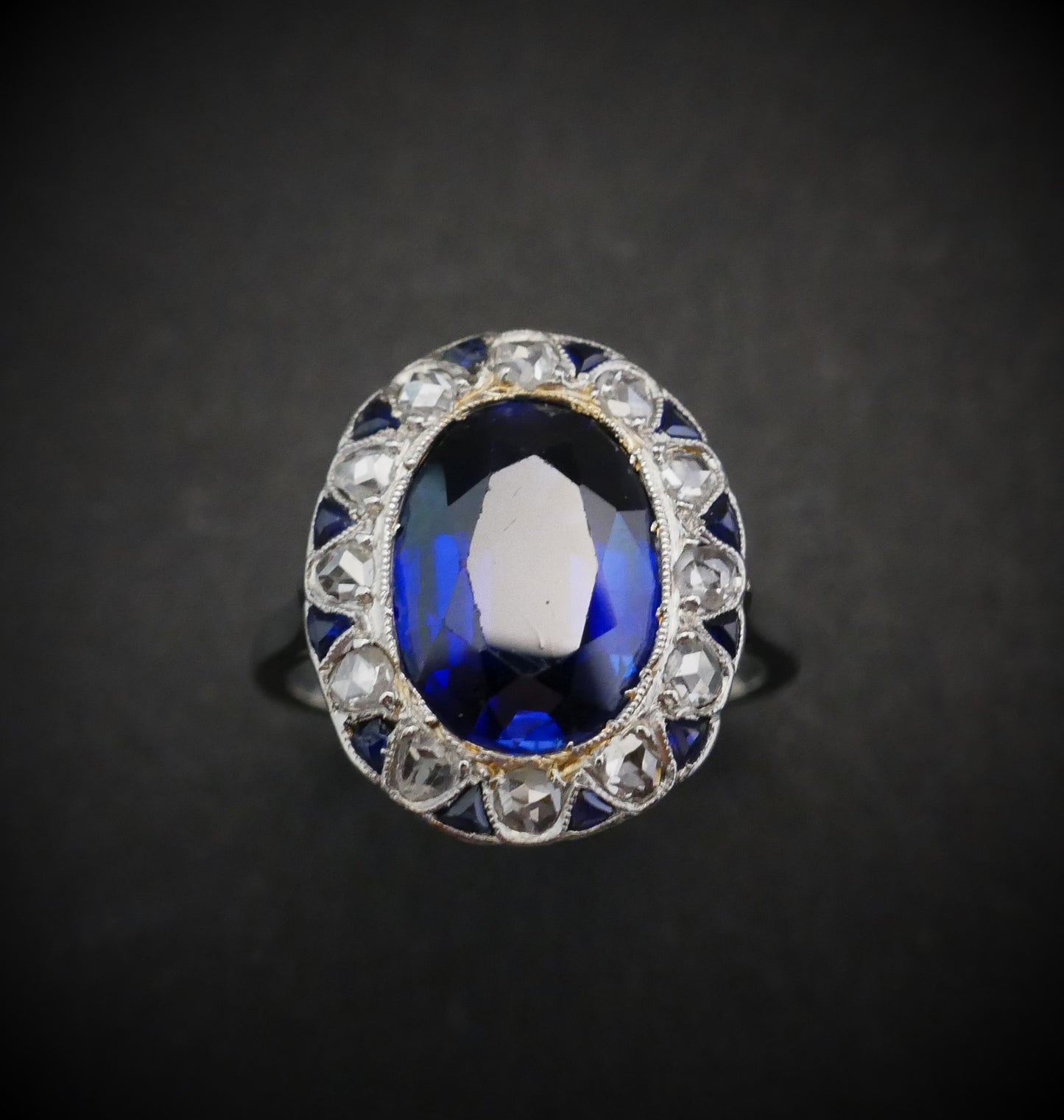 Bague Belle Epoque diamants taille rose et saphirs Verneuil.
