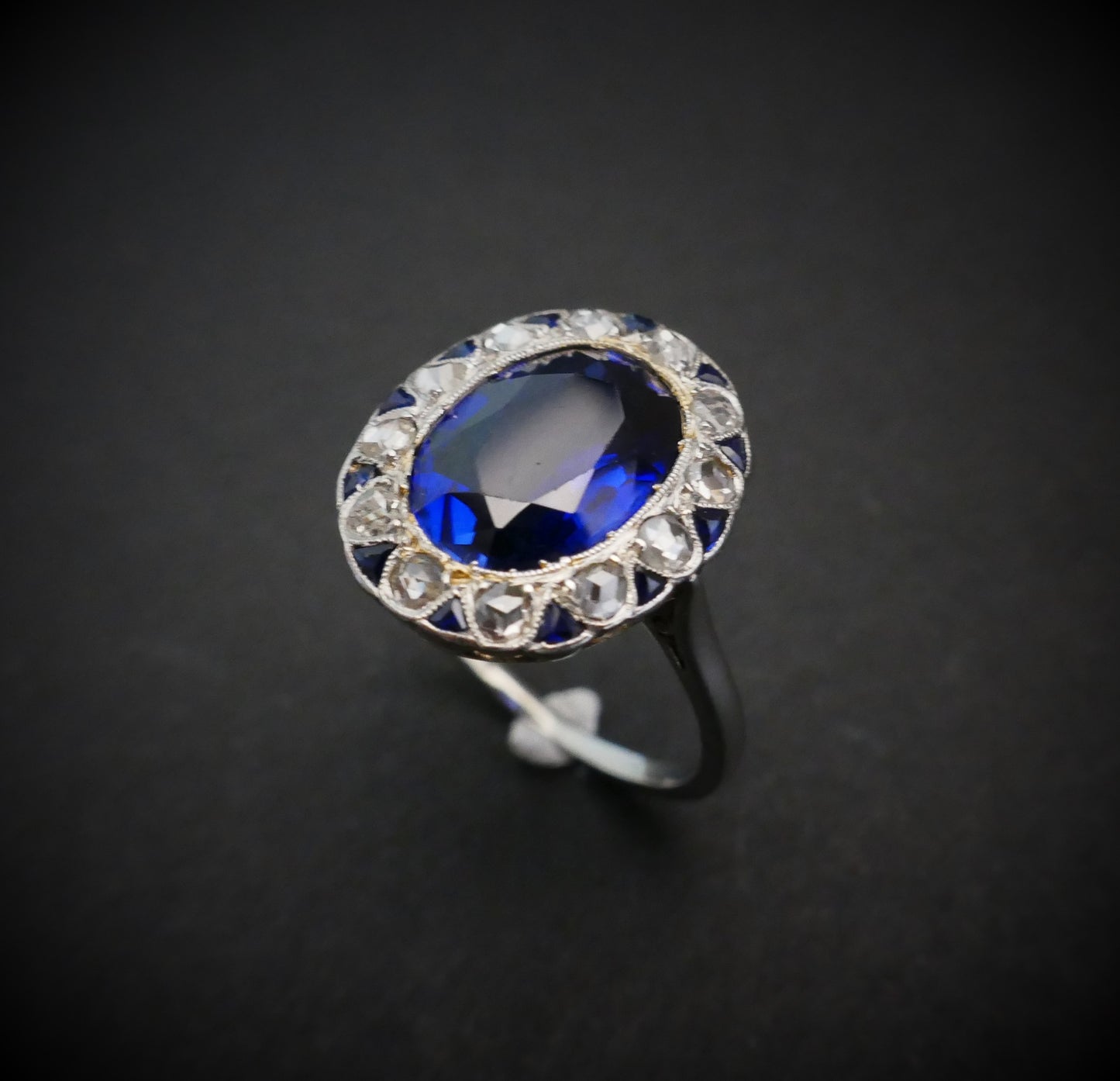 Bague Belle Epoque diamants taille rose et saphirs Verneuil.