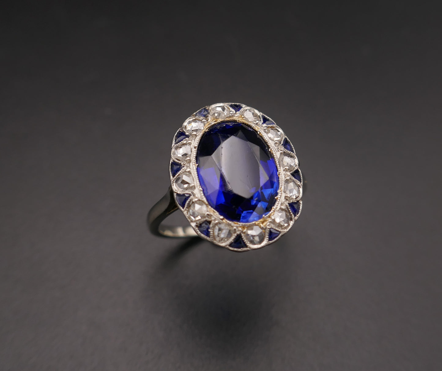 Bague Belle Epoque diamants taille rose et saphirs Verneuil.
