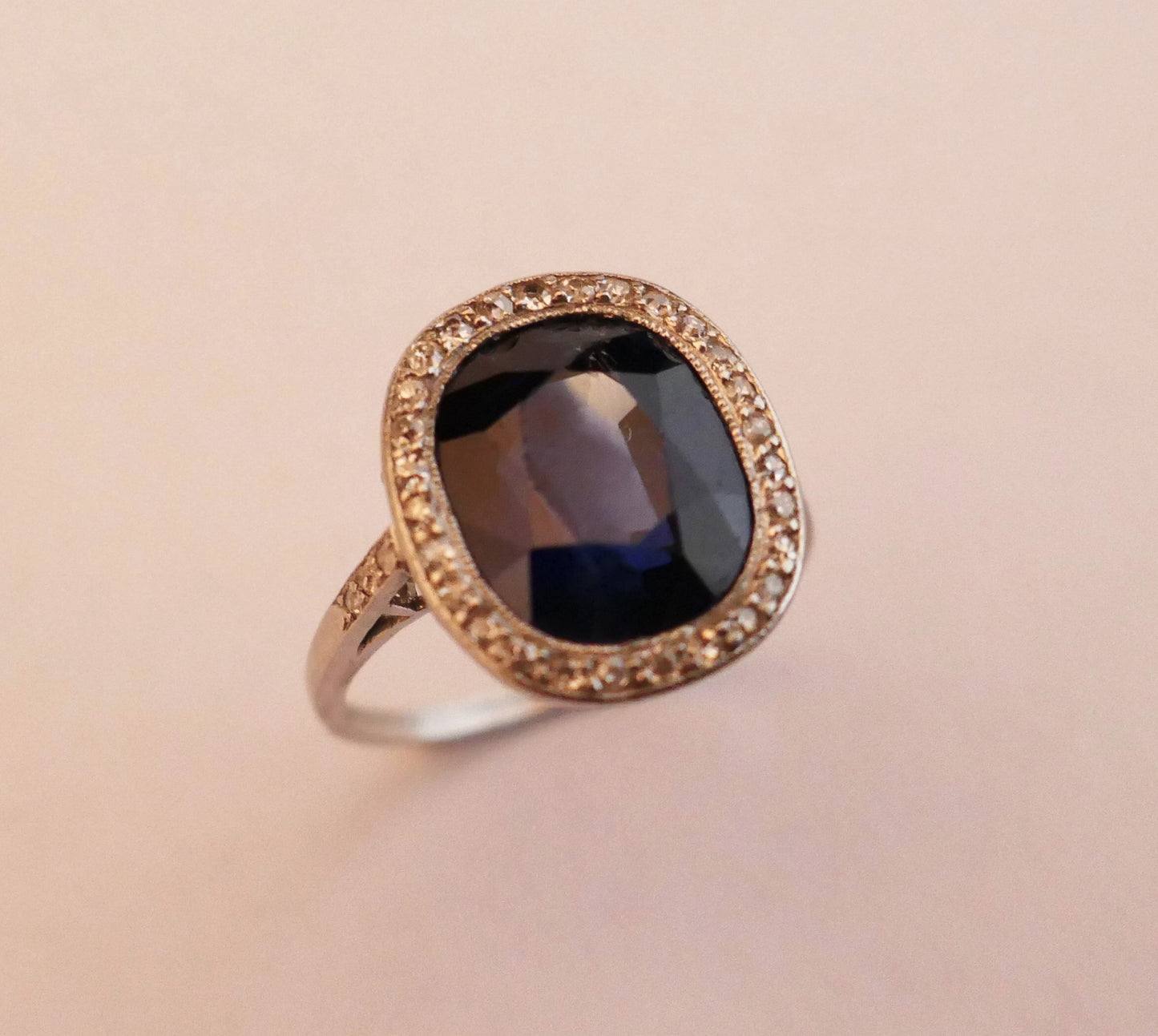 Bague Saphir 6,8 Carats Et Diamants, Monture En Platine. Certificat.