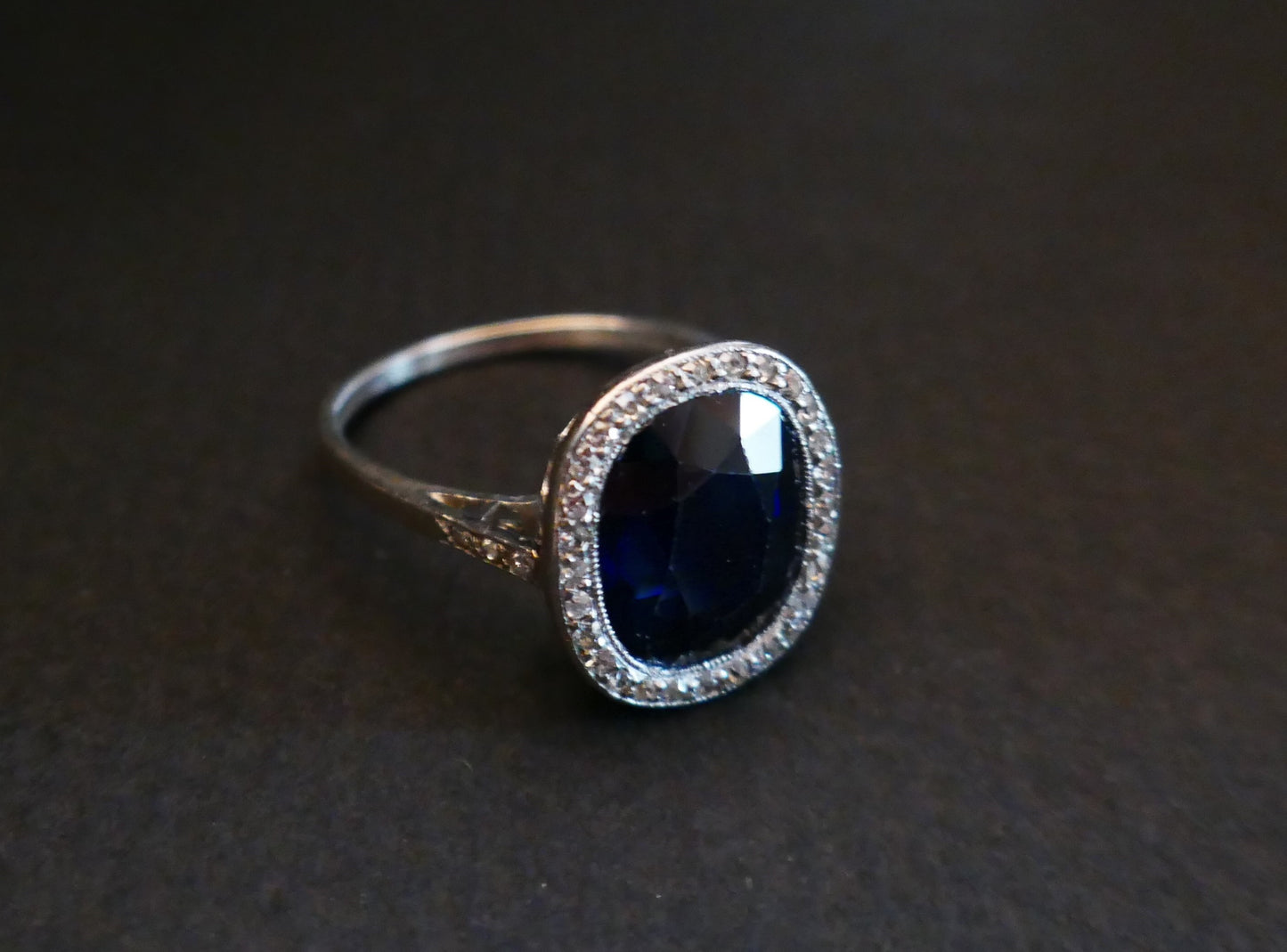 Bague Saphir 6,8 Carats Et Diamants, Monture En Platine. Certificat.