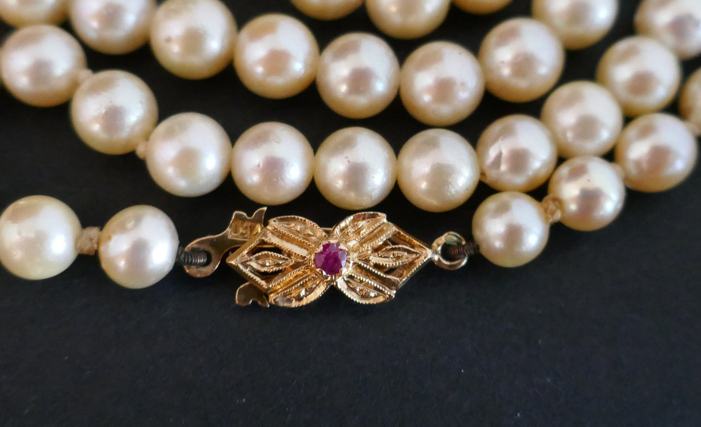 Collier de Perles De Culture, Fermoir Or Jaune et rubis synthèse