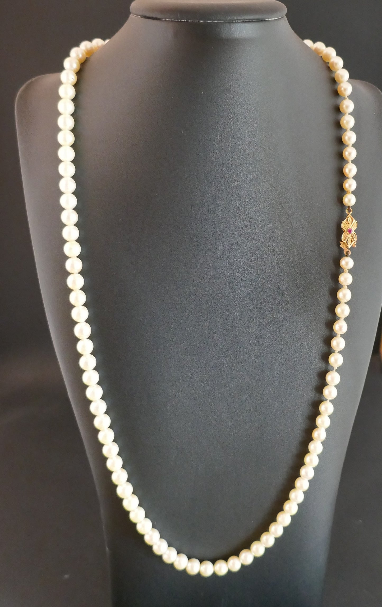 Collier de Perles De Culture, Fermoir Or Jaune et rubis synthèse