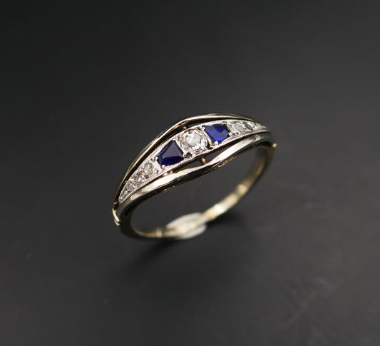 Bague Jarretière Diamants Et Saphir Calibrés, Or Et Platine.