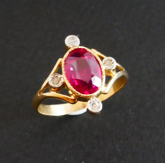Bague Art Nouveau Pierre Rouge Et Diamants, Or Jaune 18 Carats