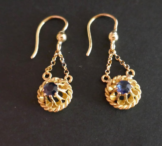 Boucles d'oreilles saphirs, or 18 carats.