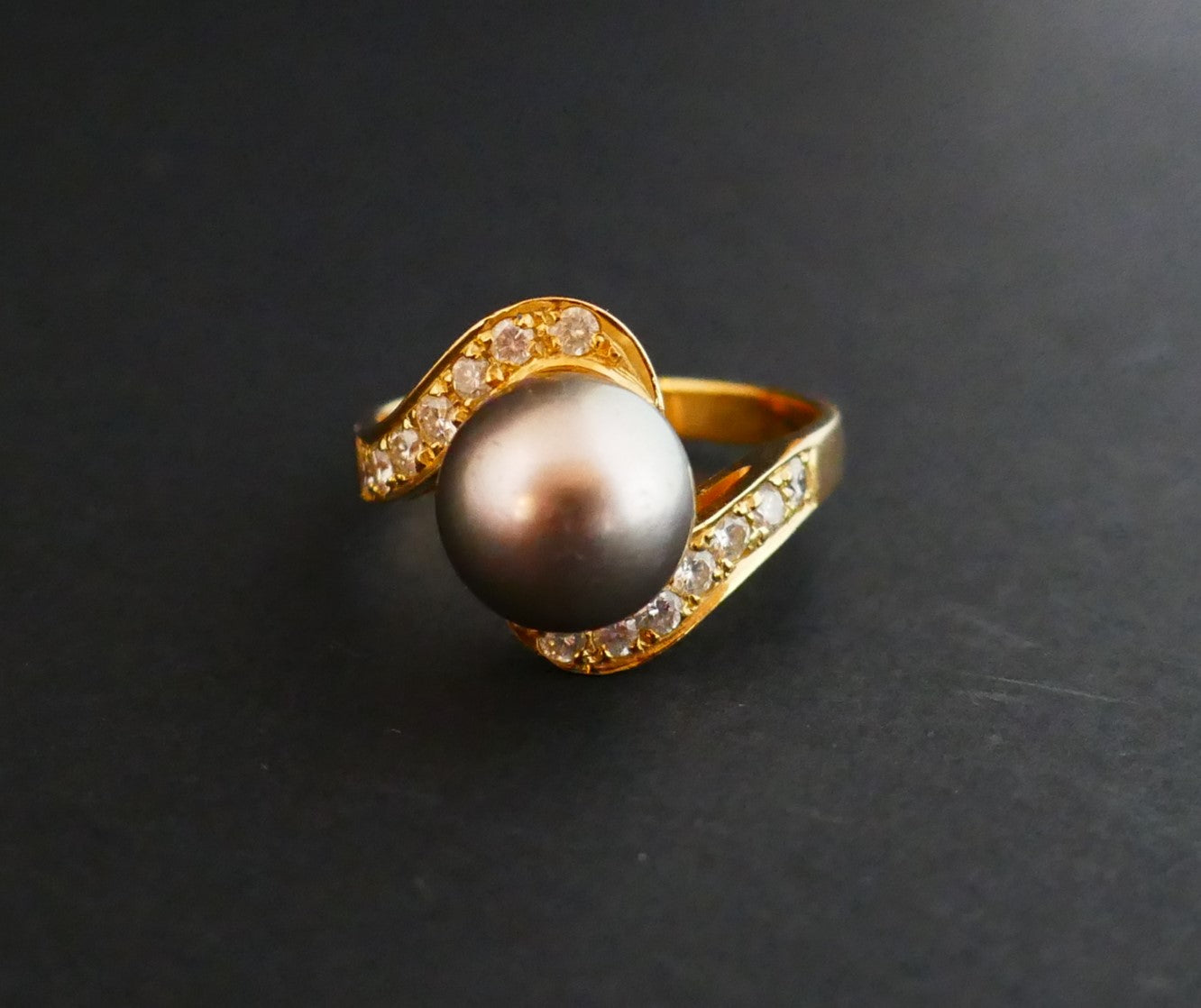 Bague Sertie d'Une Perle De Tahiti Et Diamants