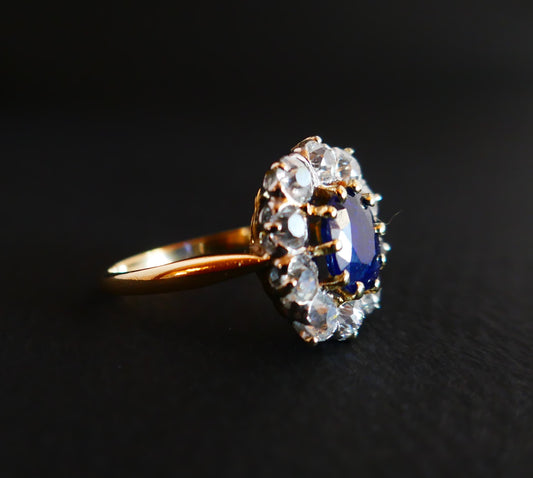 Bague Saphir Et Diamants, Or 18 Carats.