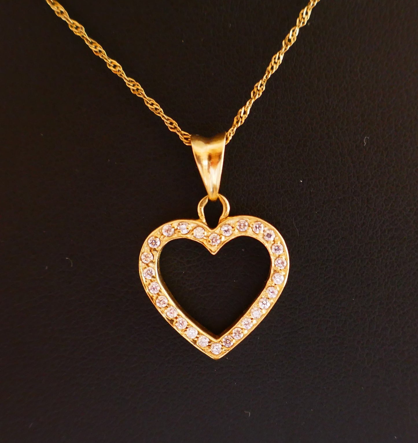 Pendentif Coeur Serti De Saphirs Blancs, Chaîne Or 18 Carats