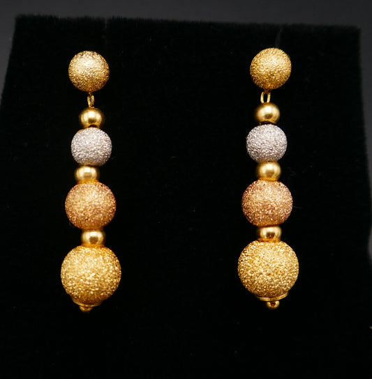 Boucles d'Oreilles Or 3 tons 18 Carats.