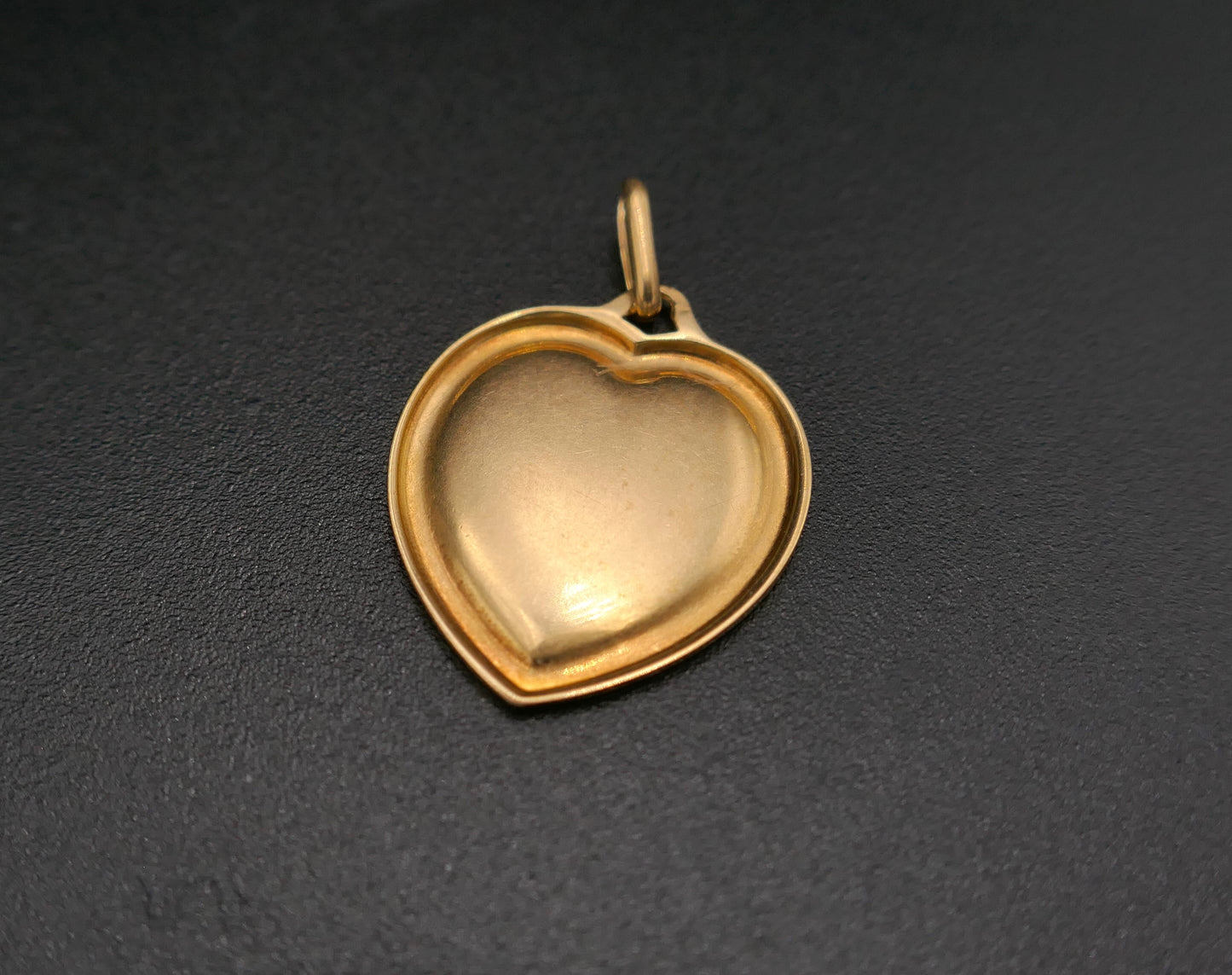 Augis Médaille d'Amour Diamant Et Rubis, Or 18 Carats.