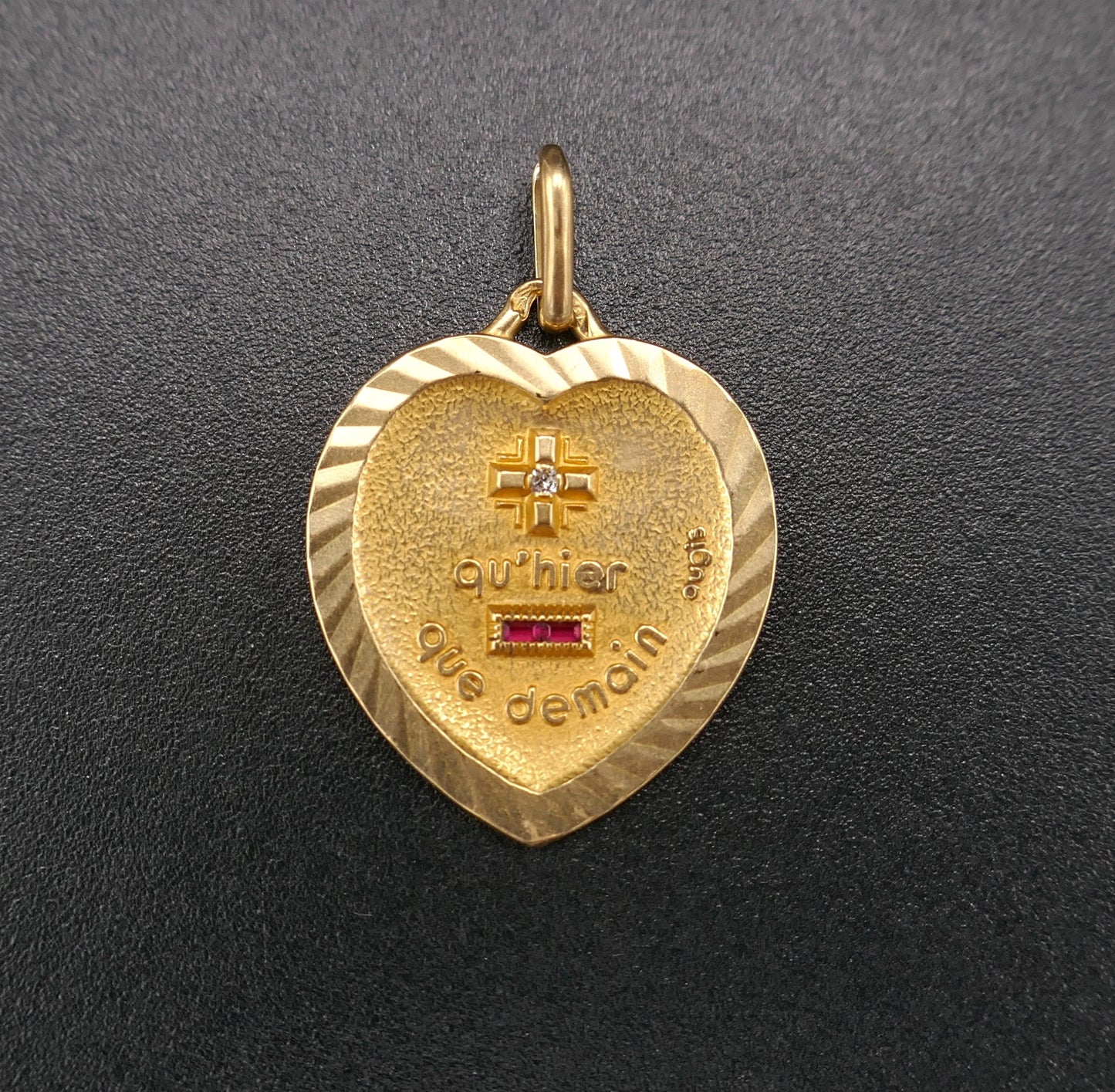 Augis Médaille d'Amour Diamant Et Rubis, Or 18 Carats.