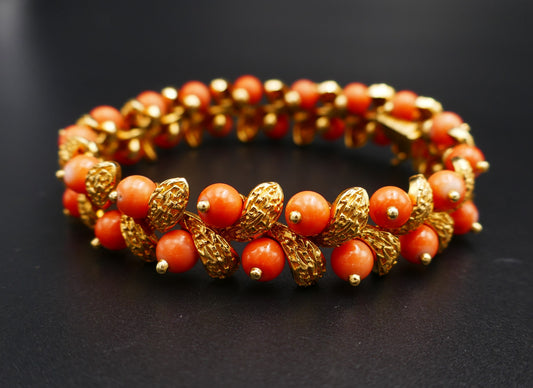 Van Cleef & Arpels, Bracelet Gui , Perles De Corail, Or Jaune 18 Carats.