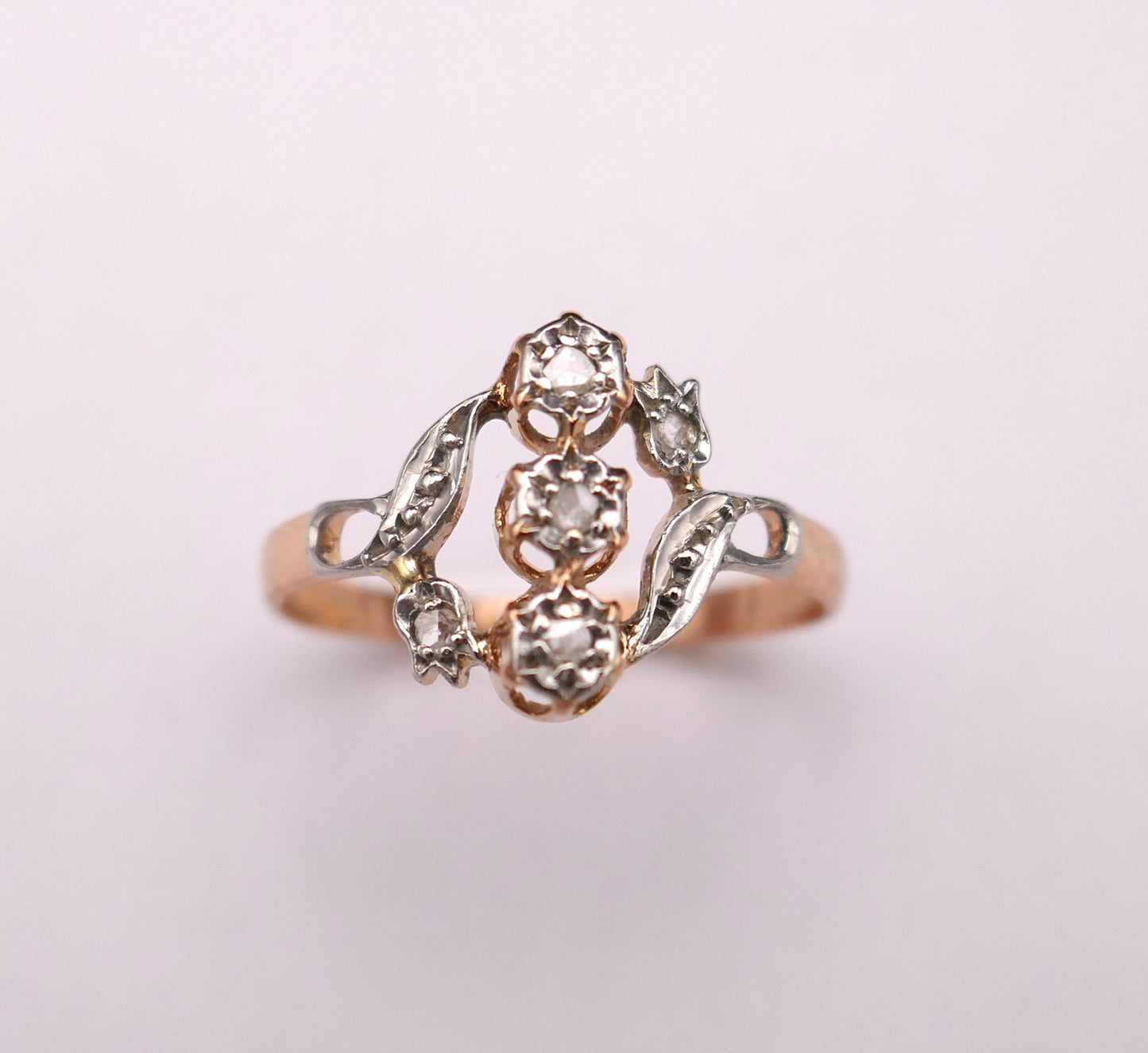 Bague ancienne diamants taille rose, or et platine.