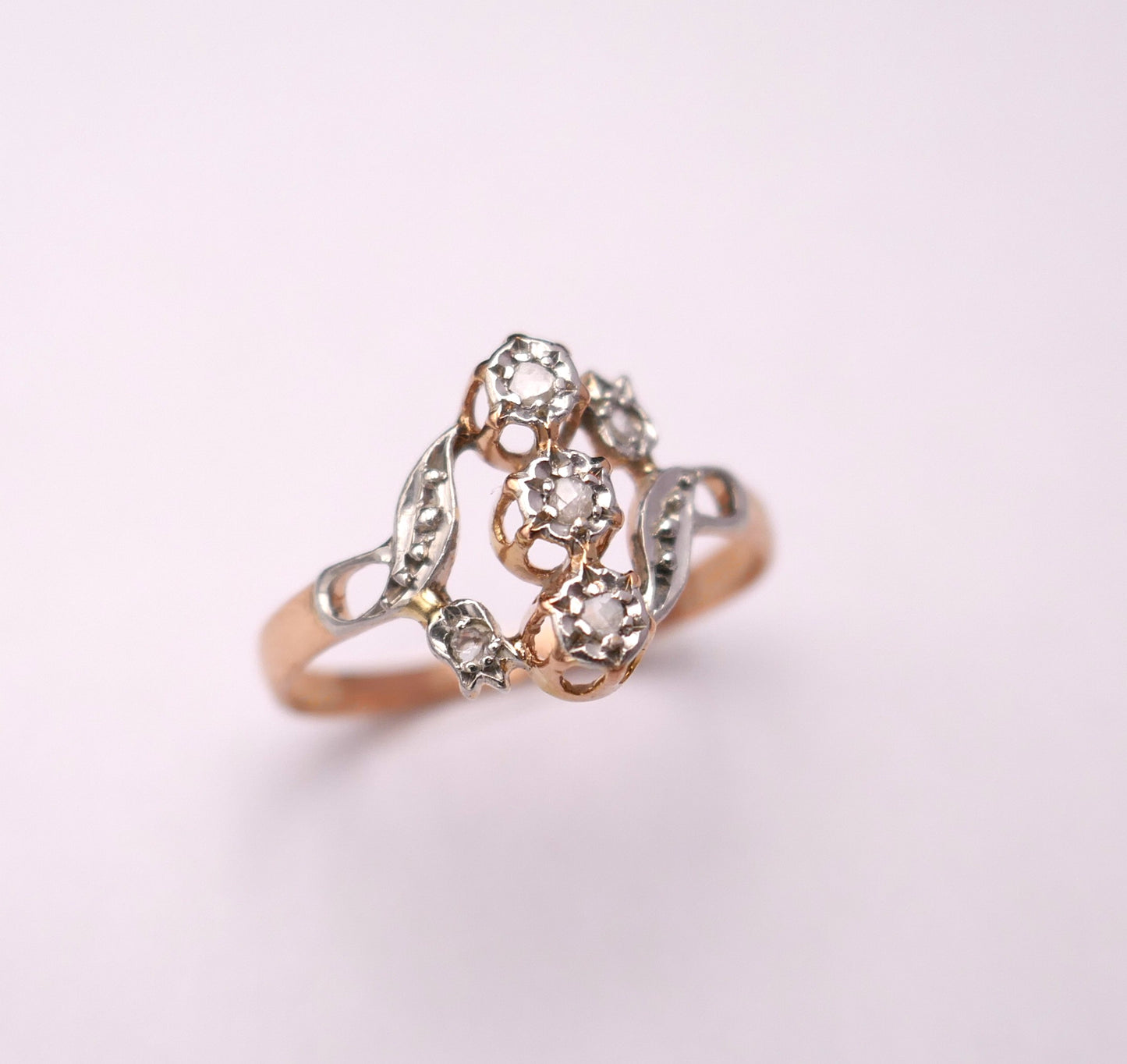 Bague ancienne diamants taille rose, or et platine.