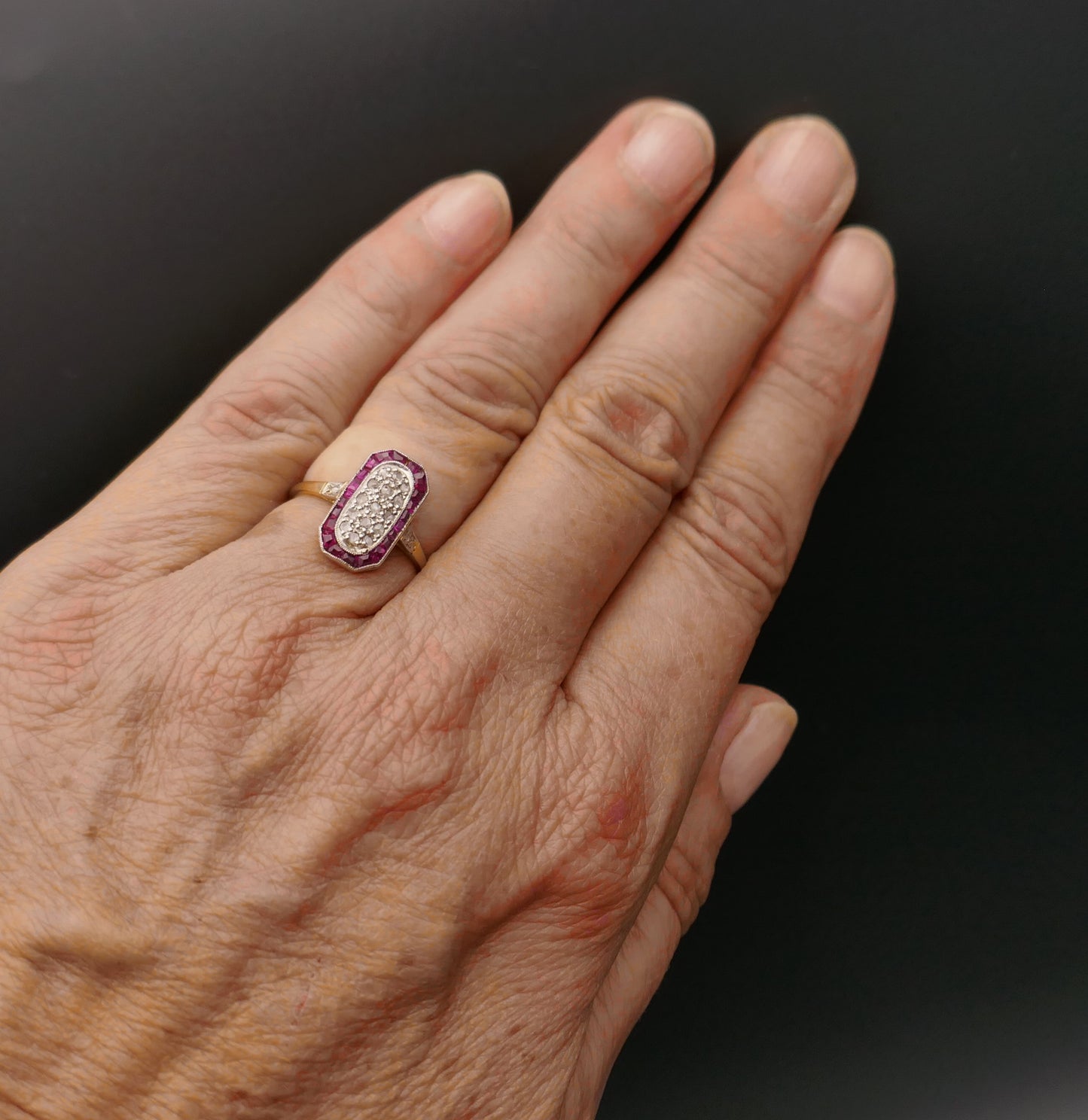Bague Art Déco Diamants Et Rubis Calibrés.