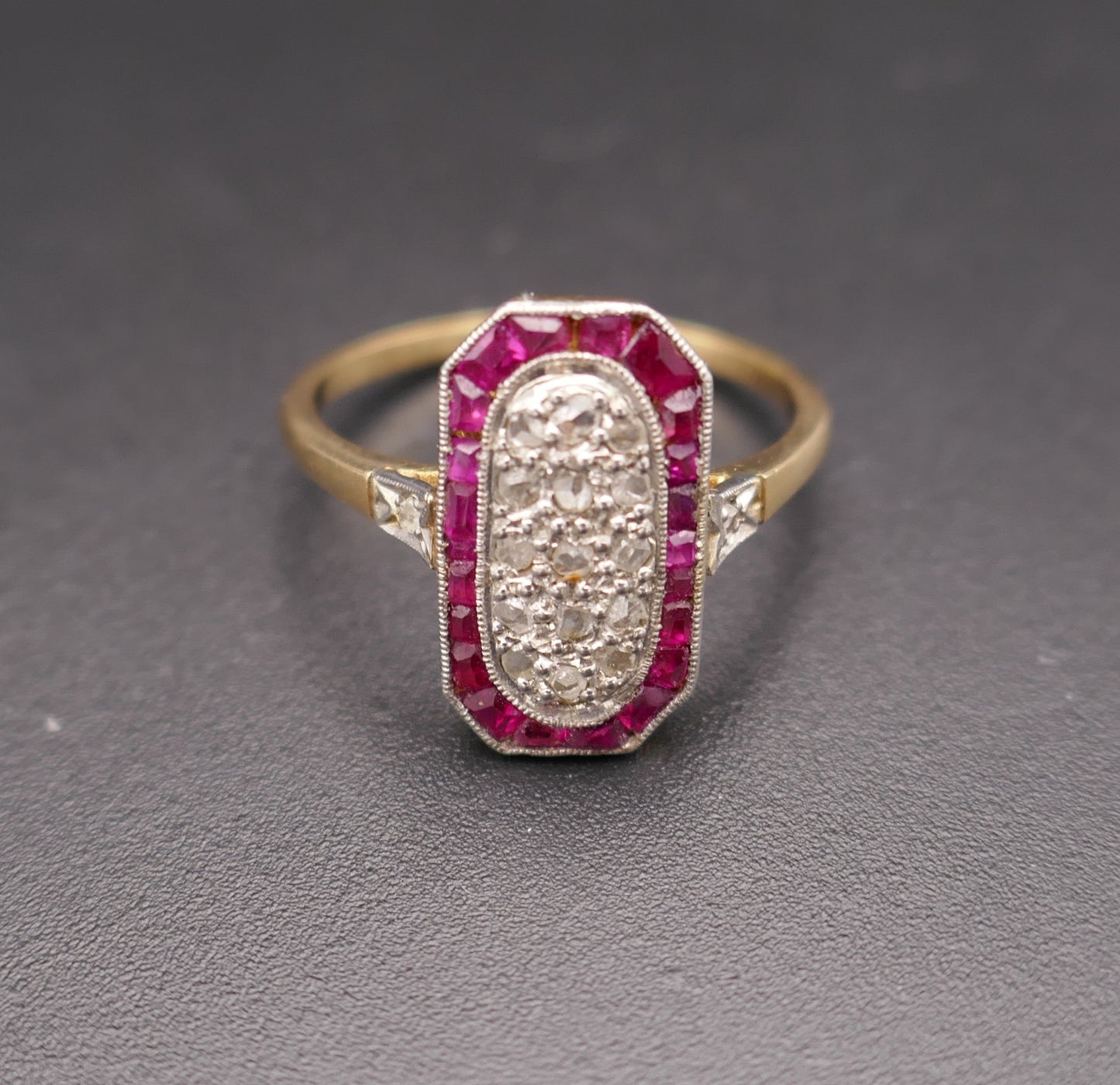 Bague Art Déco Diamants Et Rubis Calibrés.