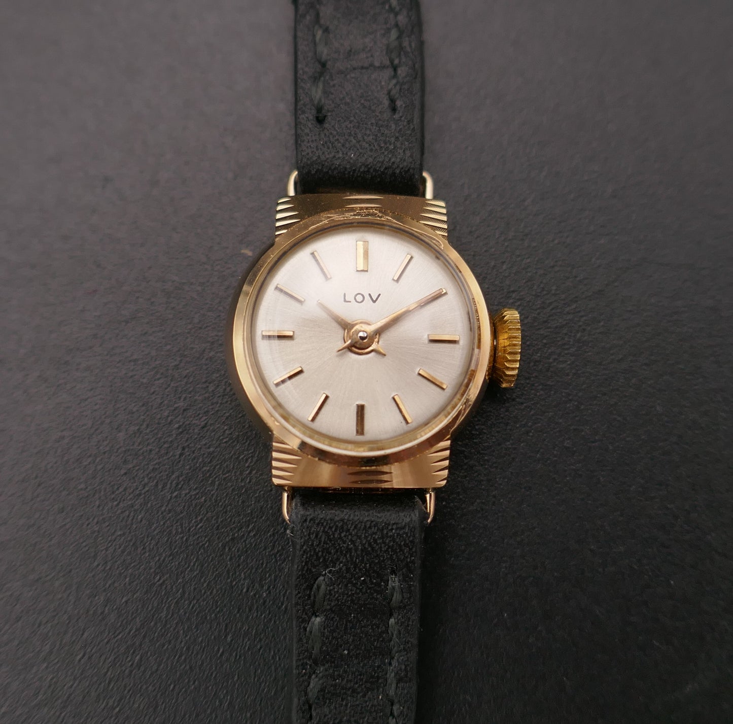 Mini Montre Vintage En Or 18 Carats, vers 1960. Excellent état.