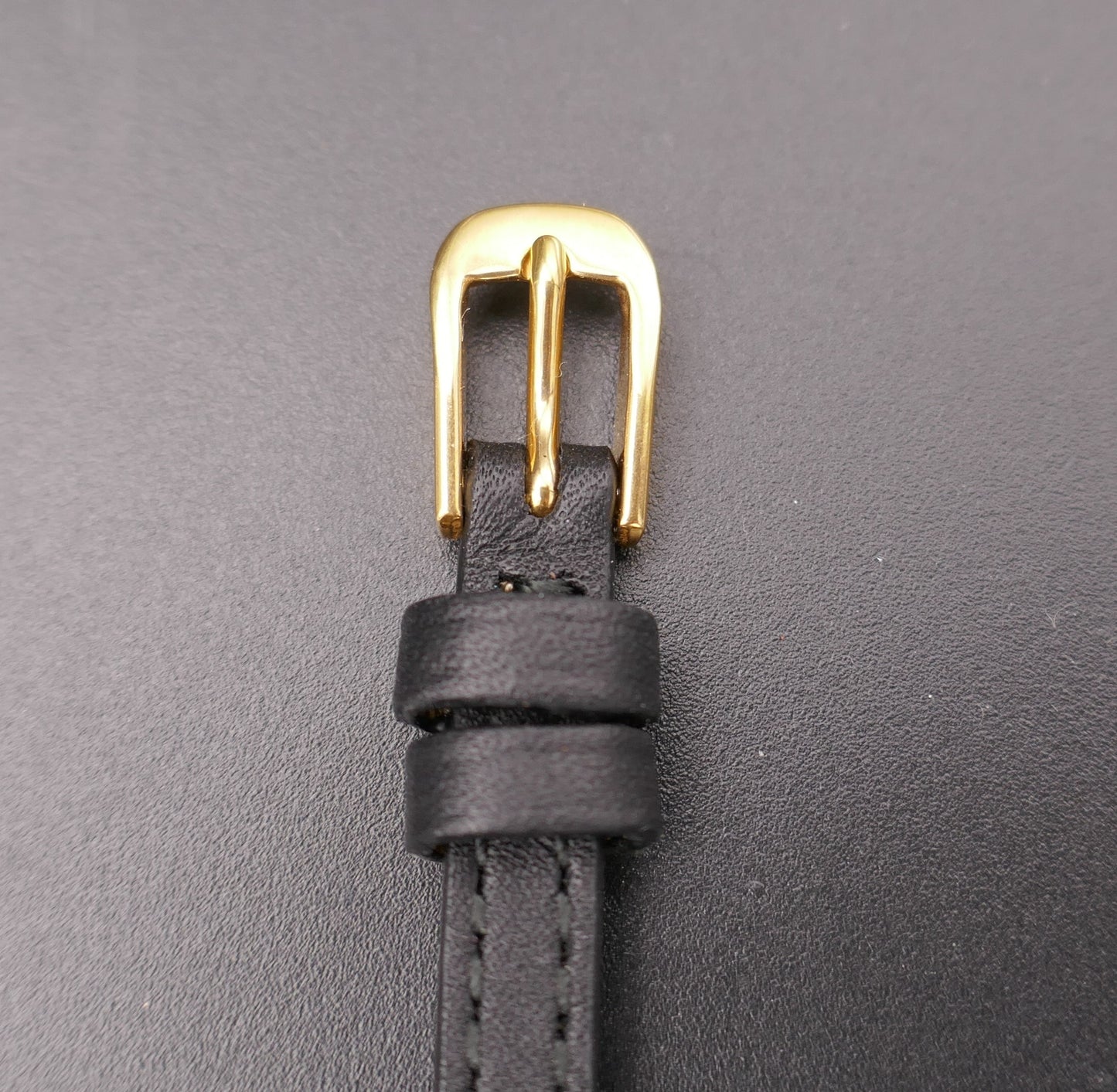 Mini Montre Vintage En Or 18 Carats, vers 1960. Excellent état.