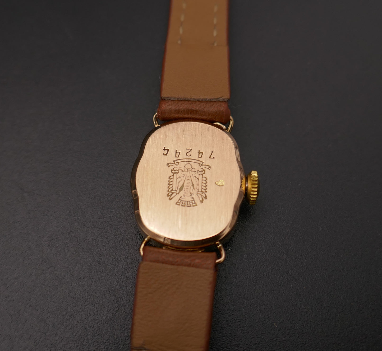 LIP Mini Montre Vintage En Or 18 Carats. Excellent état.