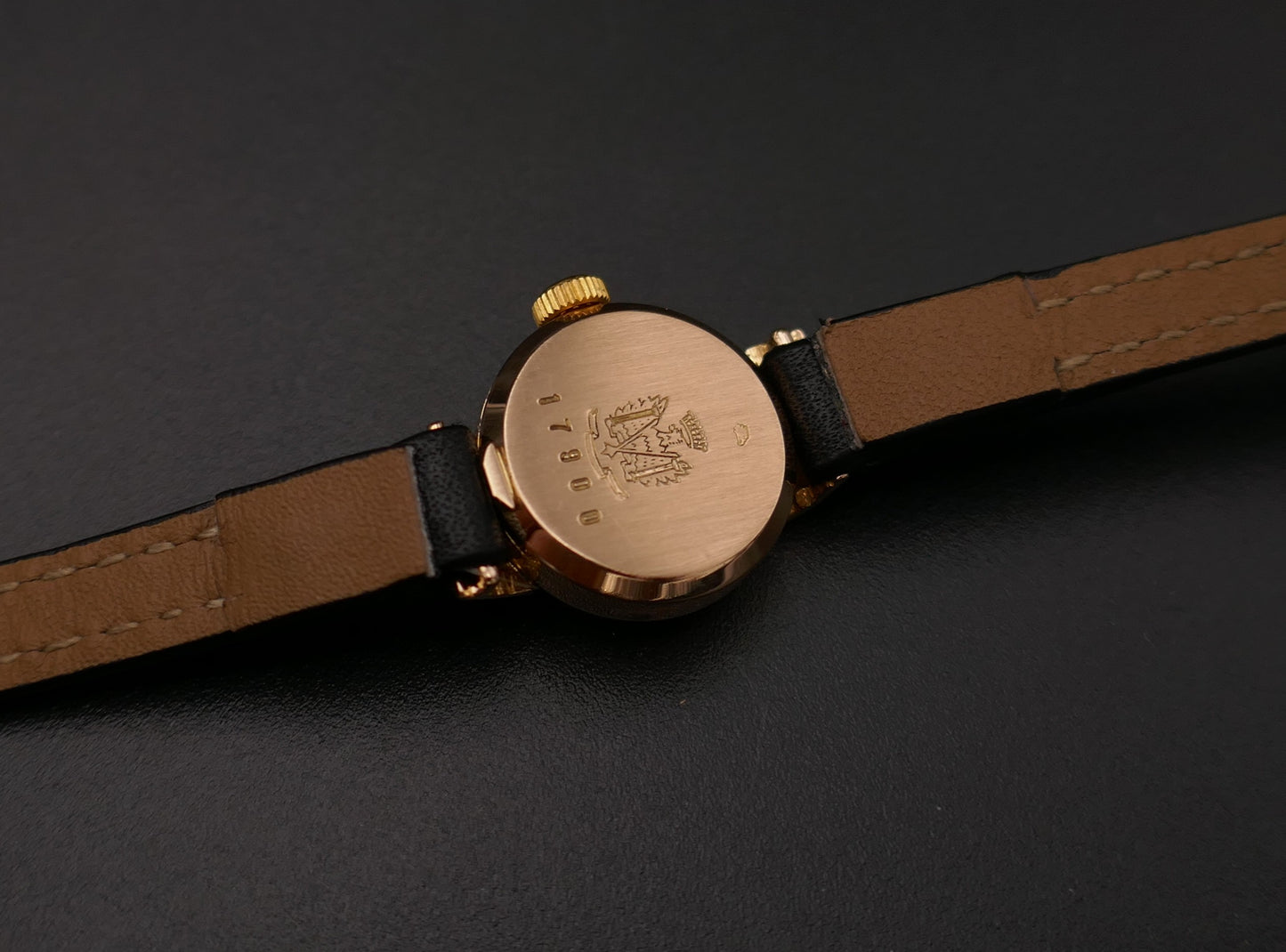 LIP Montre En Or 18 Carats, bracelet double tour. Excellent état.