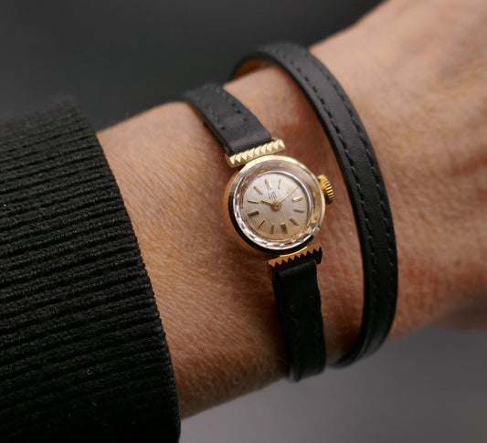 LIP Mini Montre Vintage En Or 18 Carats. Excellent état.