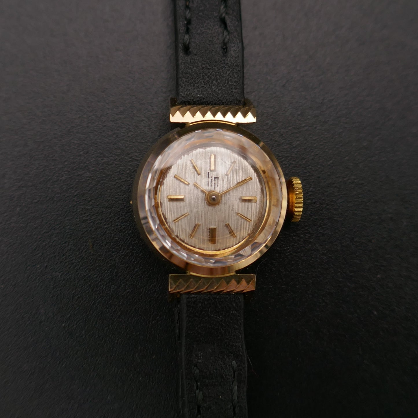 LIP Mini Montre Vintage En Or 18 Carats. Excellent état.