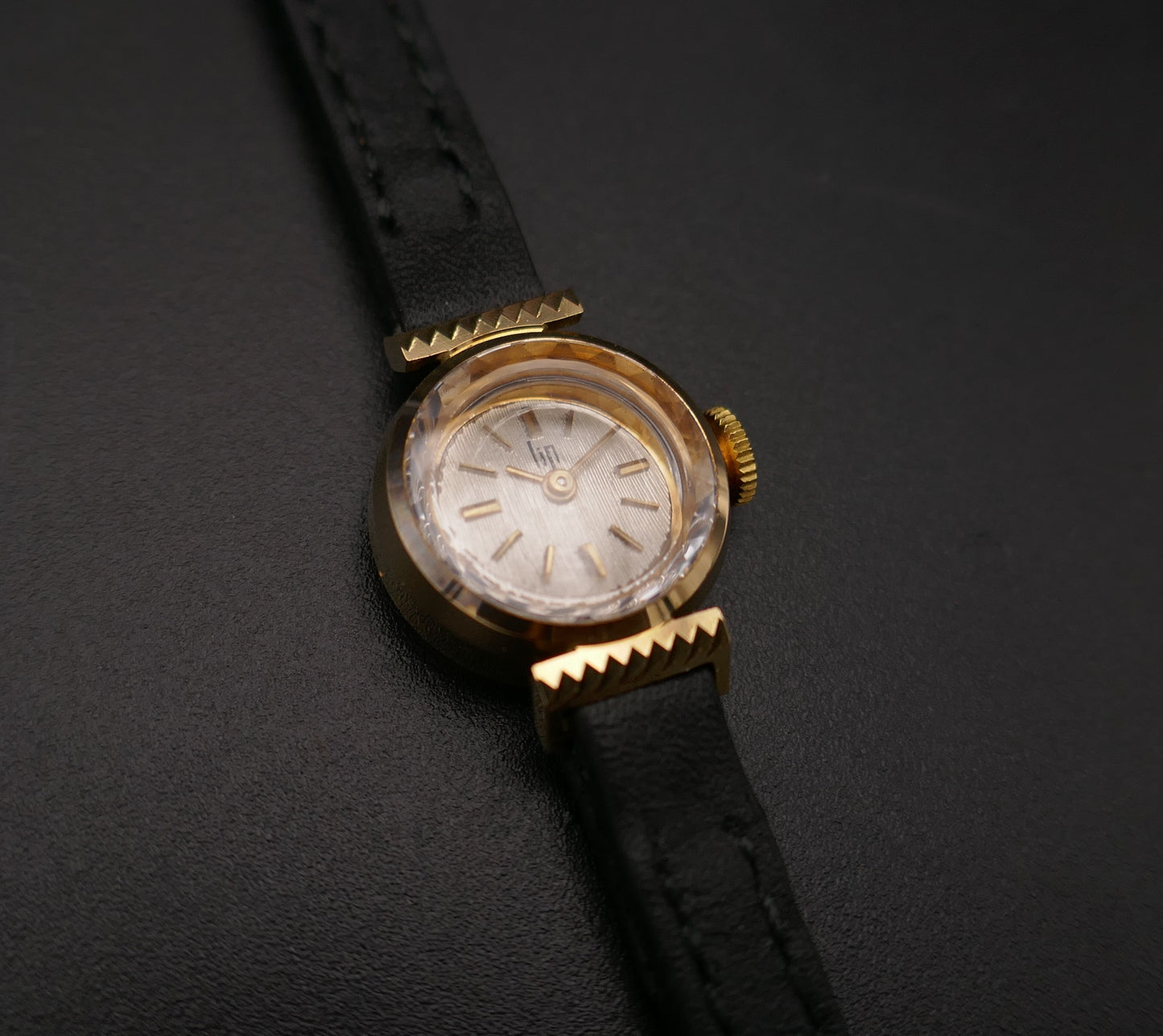 LIP Mini Montre Vintage En Or 18 Carats. Excellent état.