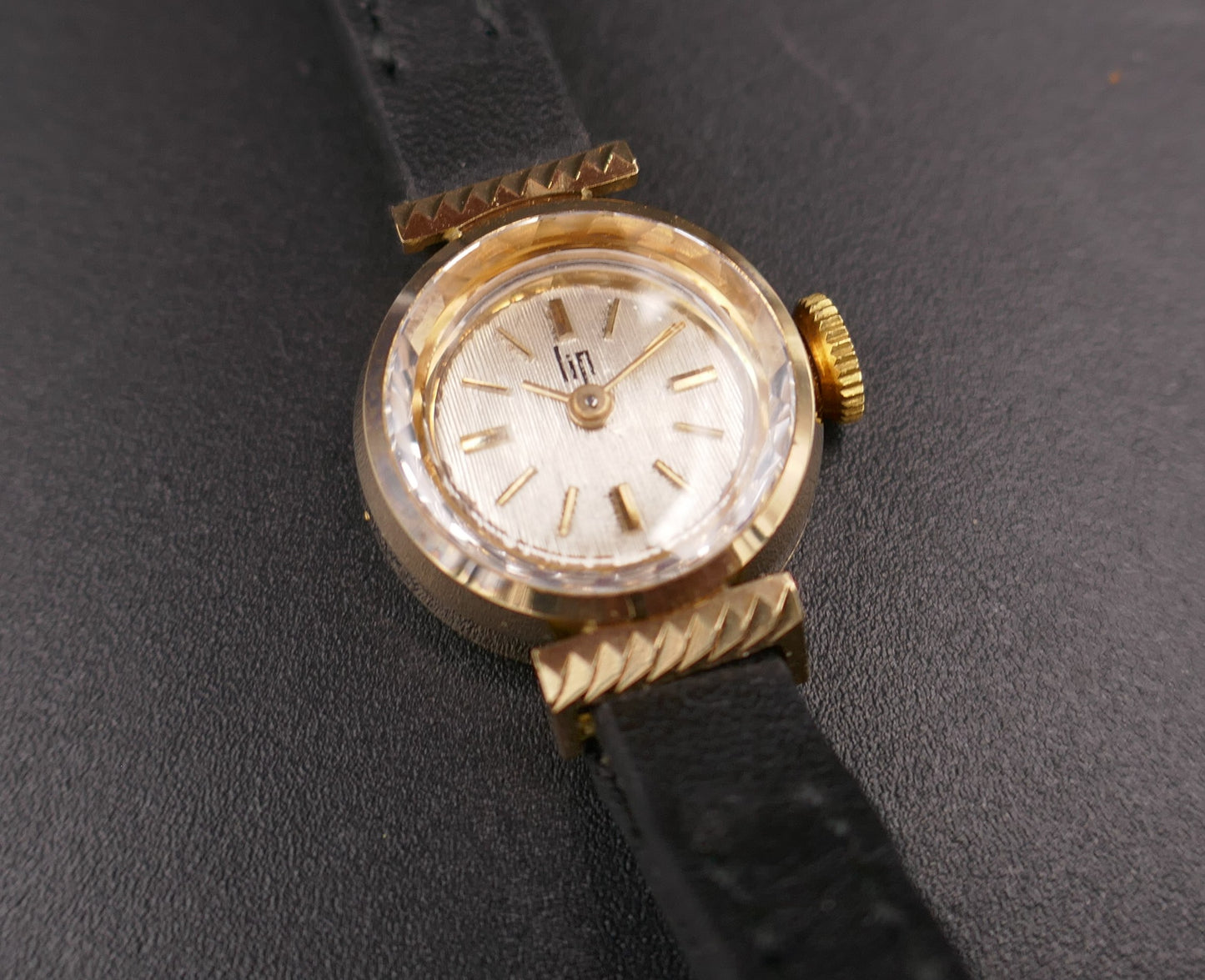 LIP Mini Montre Vintage En Or 18 Carats. Excellent état.