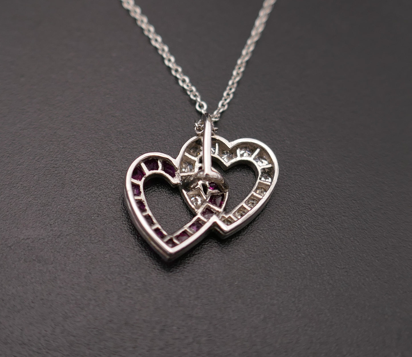 Chaîne avec Pendentif diamants et rubis, or 18 carats
