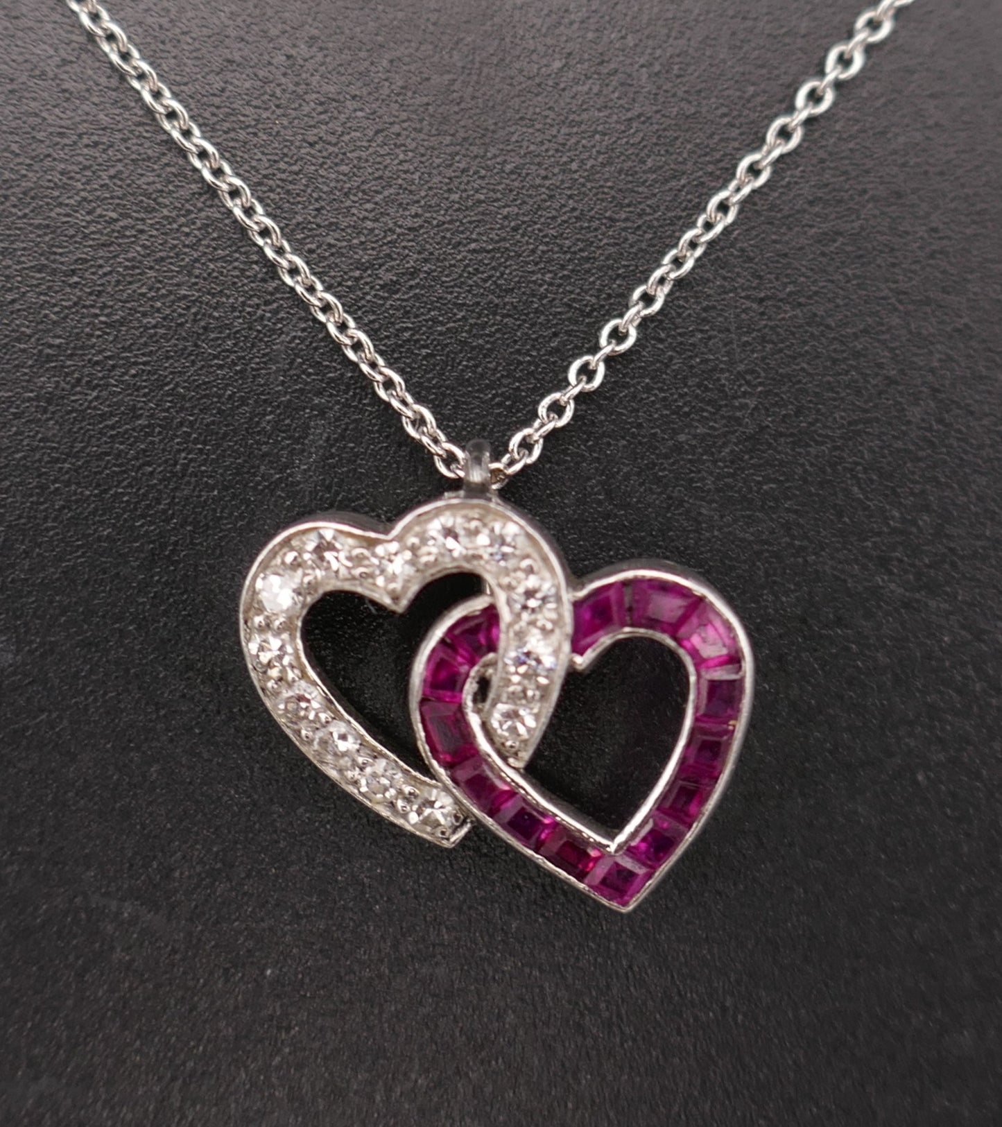 Chaîne avec Pendentif diamants et rubis, or 18 carats
