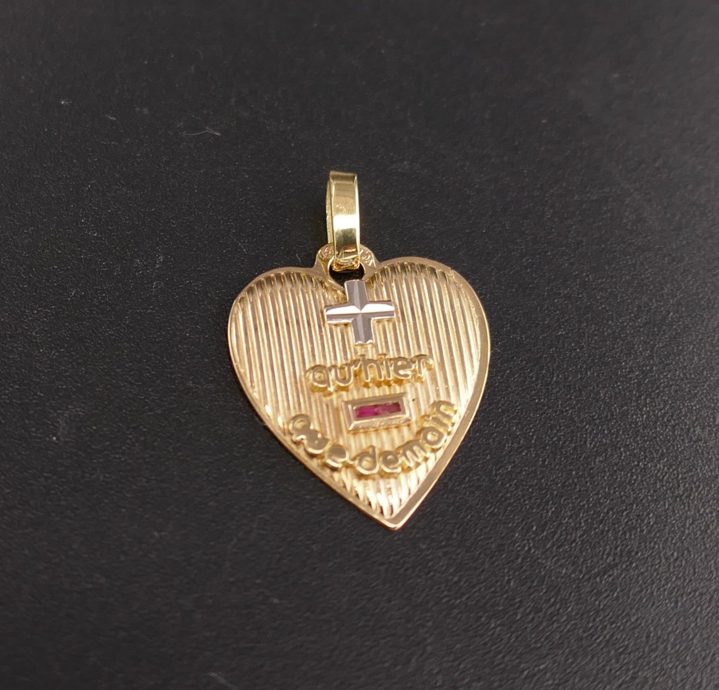 Augis, pendentif coeur, or 18 carats.