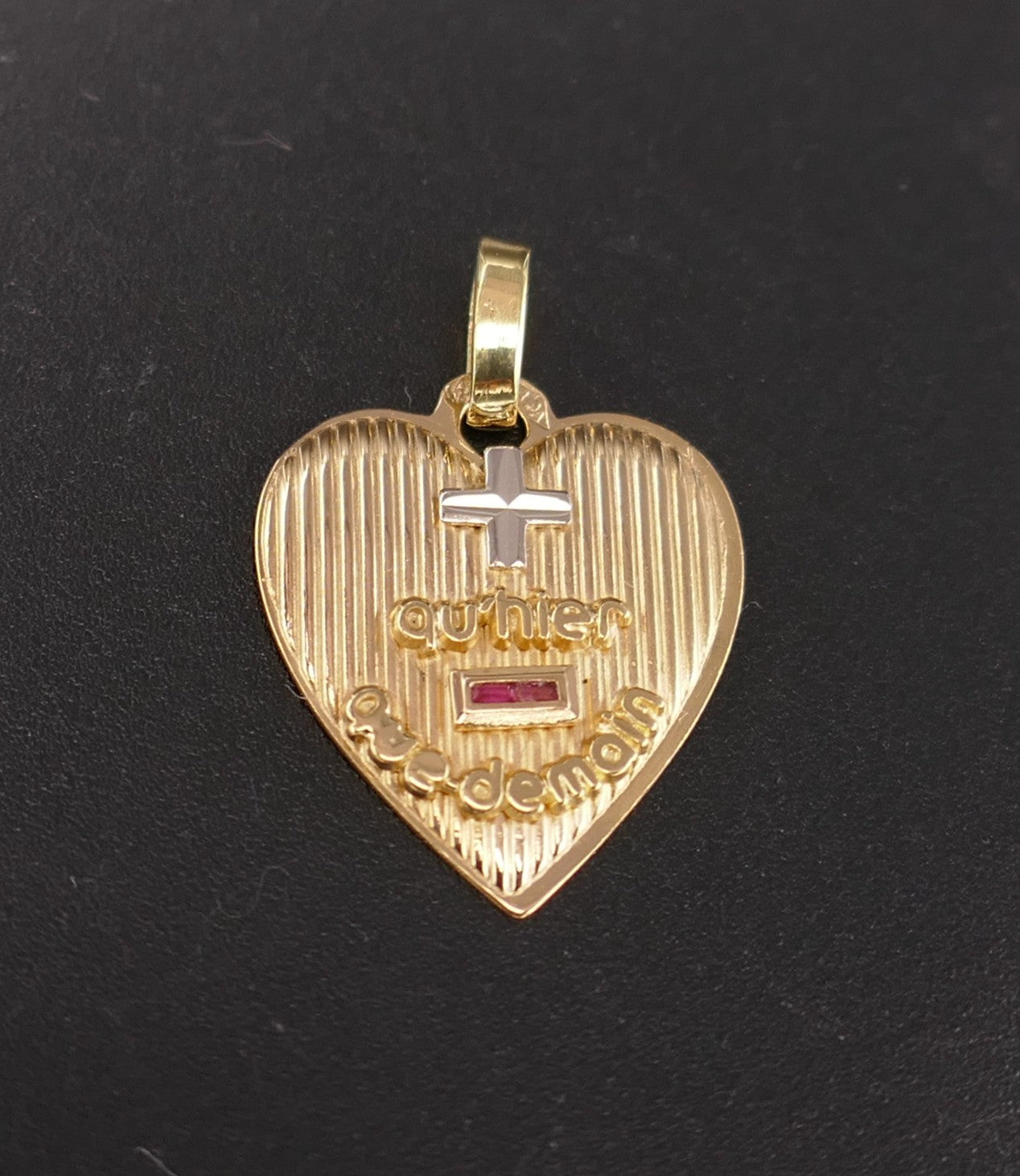 Augis, pendentif coeur, or 18 carats.