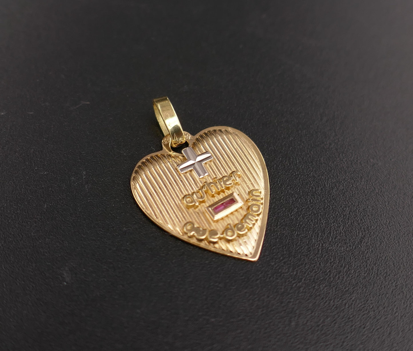 Augis, pendentif coeur, or 18 carats.