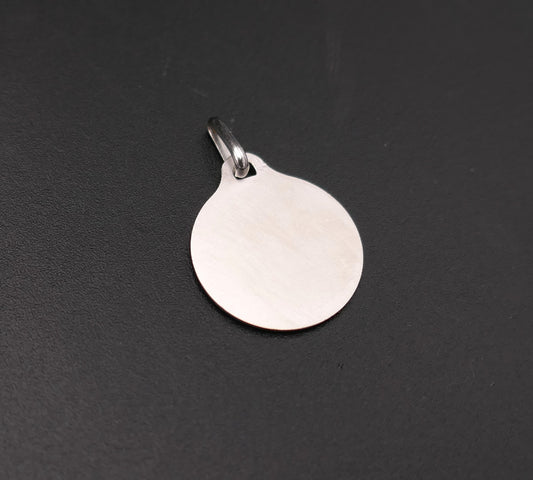 Augis Médaille d'Amour, diamant et rubis calibrés, Or Blanc 18 Carats.