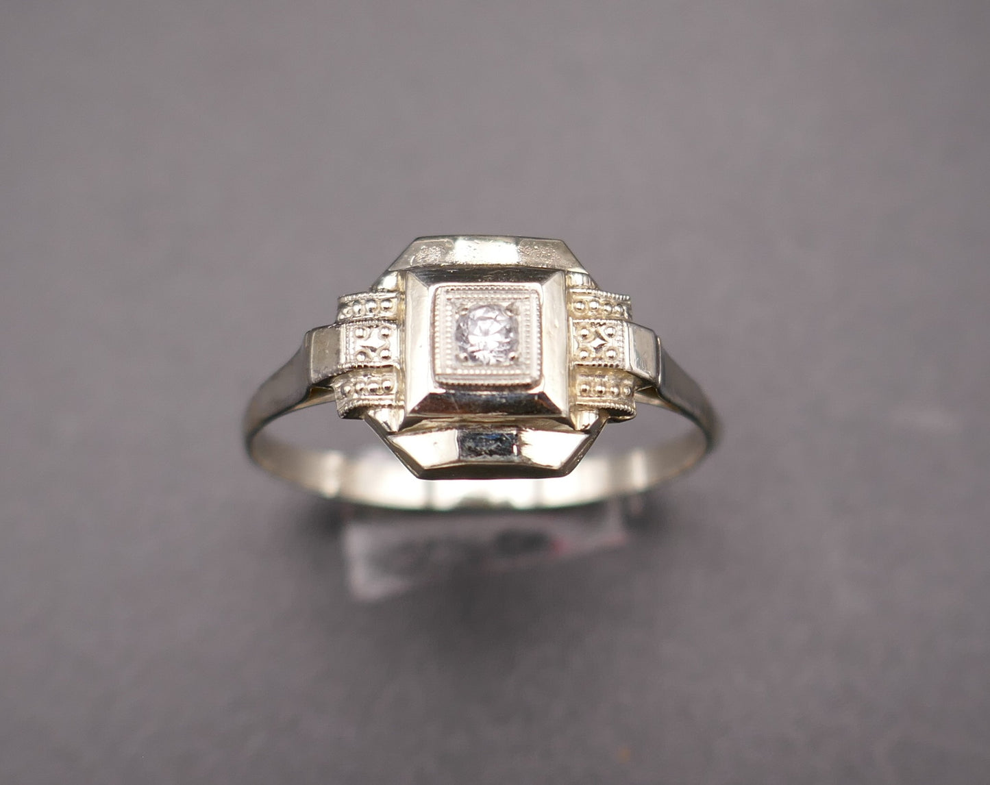 Bague Art Déco diamant, or 18 carats.