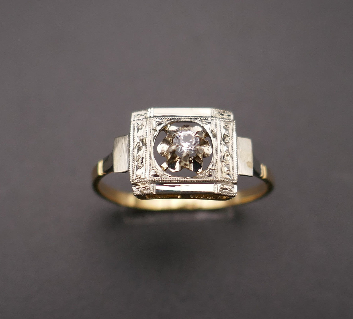 Bague diamant, Art Déco, monture en or 2 tons.