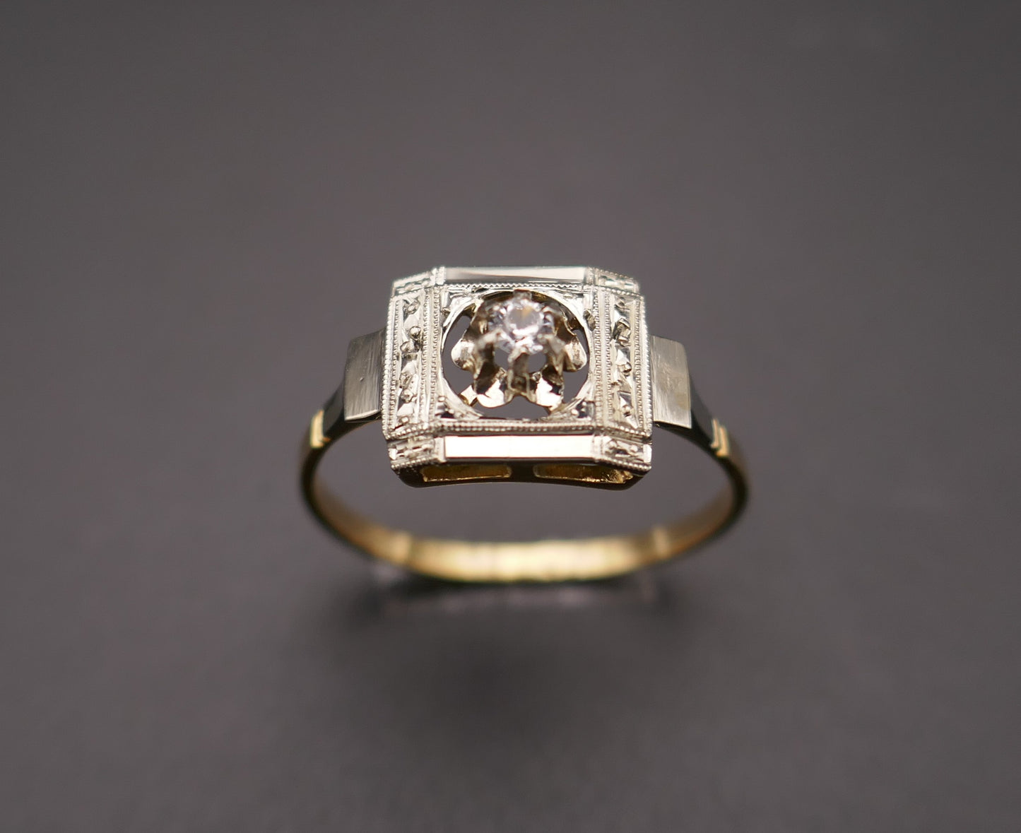 Bague diamant, Art Déco, monture en or 2 tons.