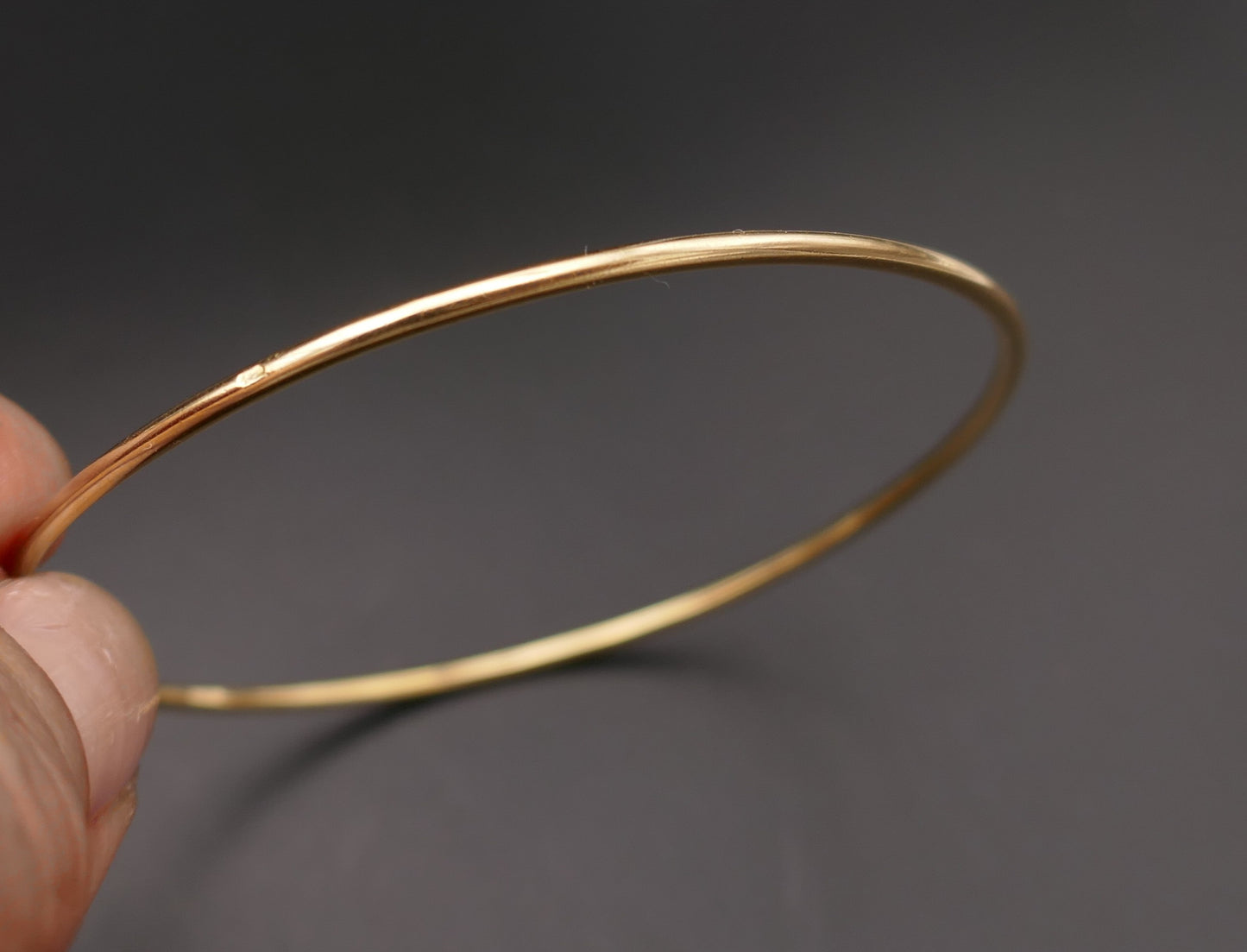 Bracelet jonc rigide, or jaune 18 carats.