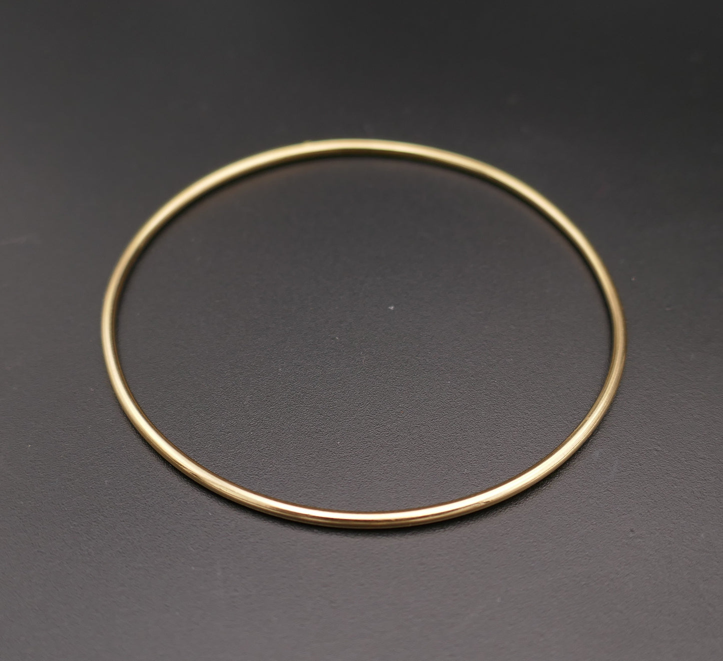 Bracelet jonc rigide, or jaune 18 carats.