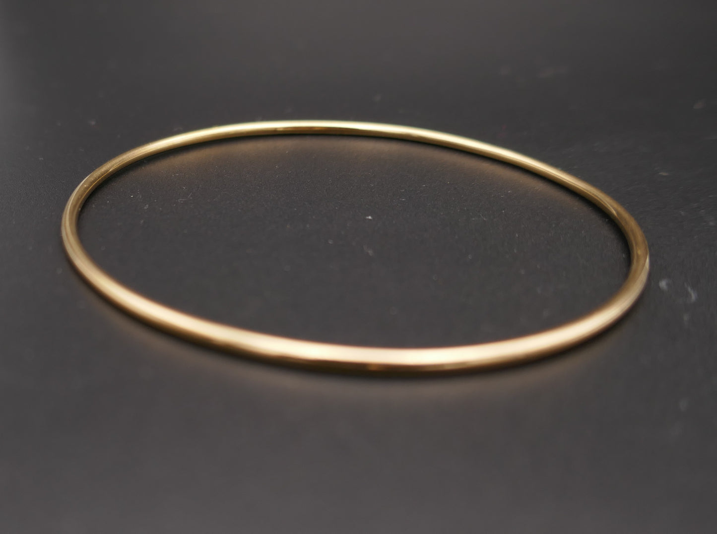 Bracelet jonc rigide, or jaune 18 carats.