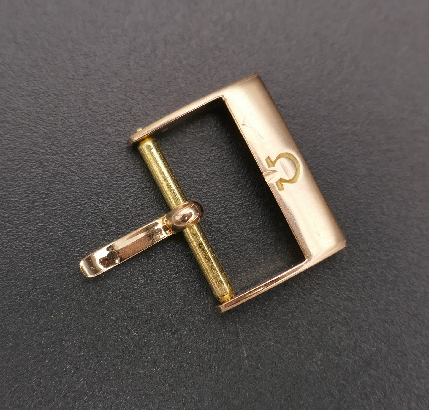 Boucle ardillon OMEGA 16 mm or rose 18 carats.