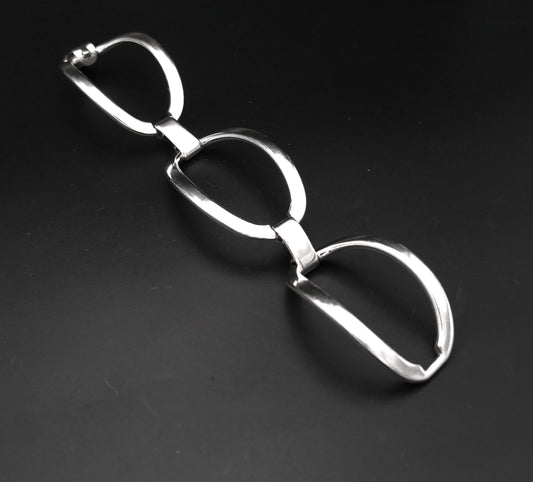 Important Bracelet En Argent, Fermoir invisible.