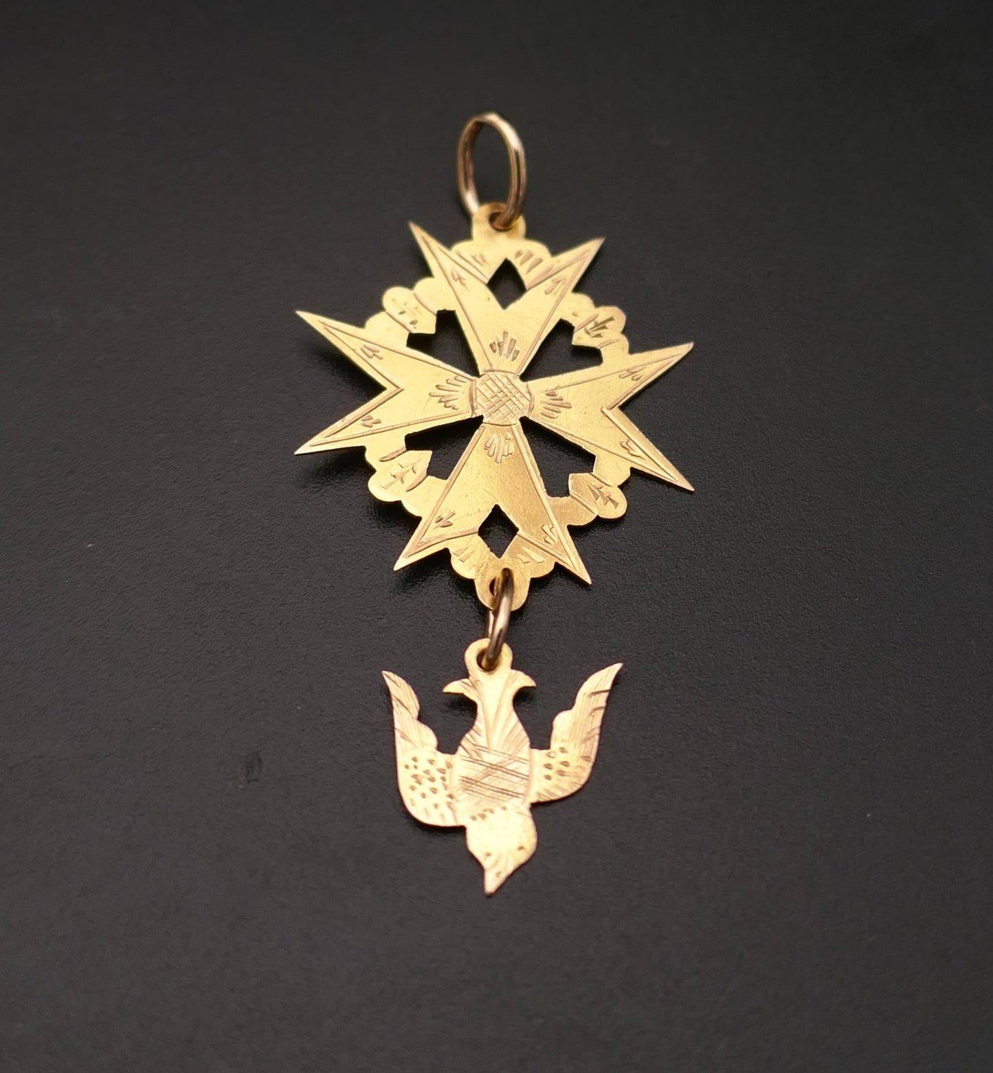Pendentif grande Croix Huguenote or jaune 18 carats.