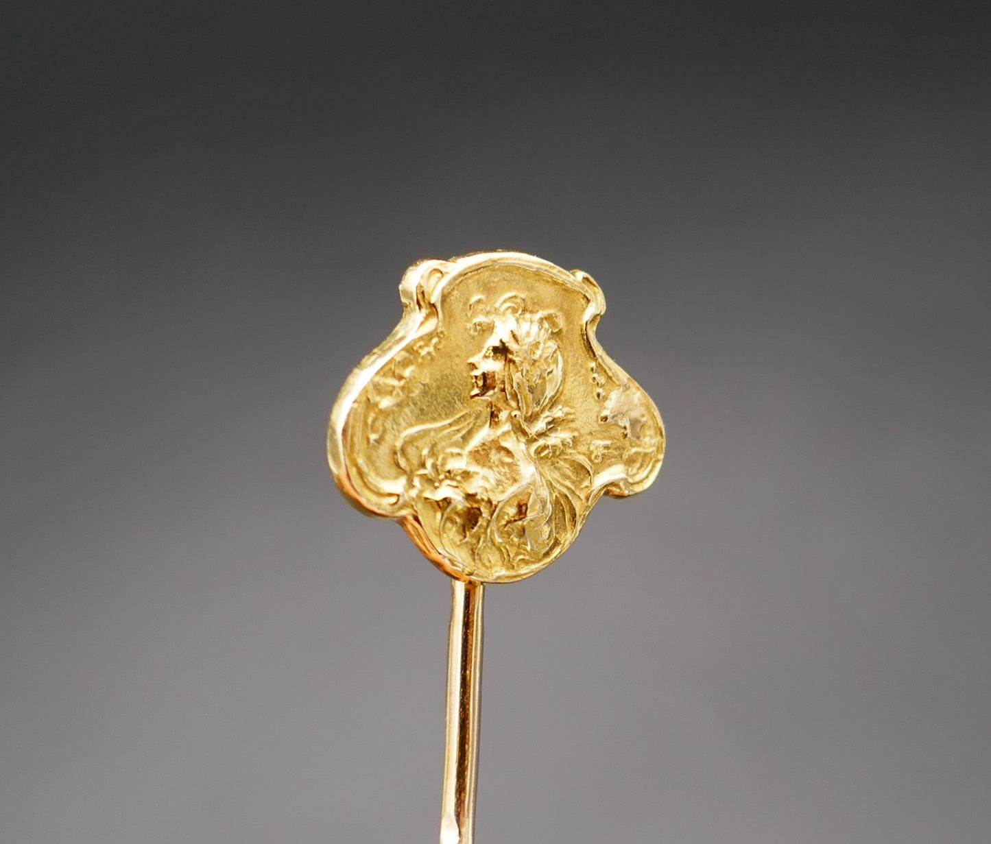 Epingle à cravate, or 18 carats, Art Nouveau.