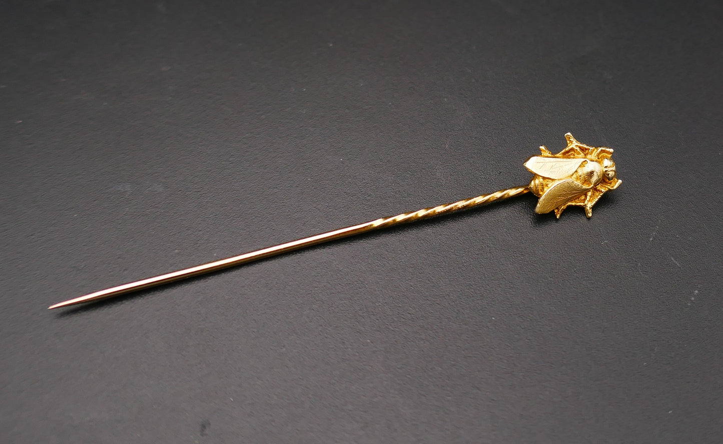 Epingle à cravate, or 18 carats.