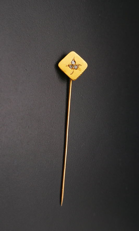 Epingle à cravate, diamants taille rose.