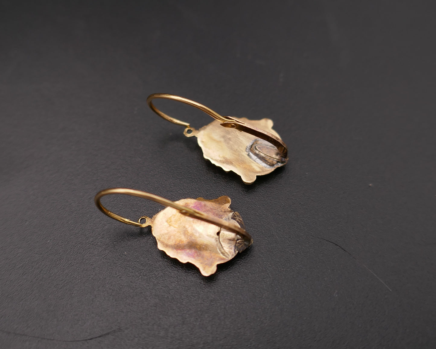 Pendants d'oreilles anciennes or et émail.