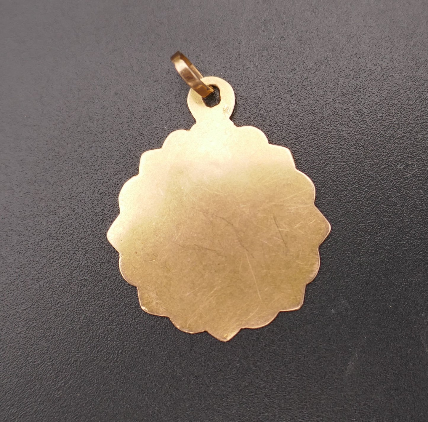 Rare Médaille Vierge Miraculeuse or rose, or vert 18 ct, poinçon Tête de cheval ( 1838 - 1919).