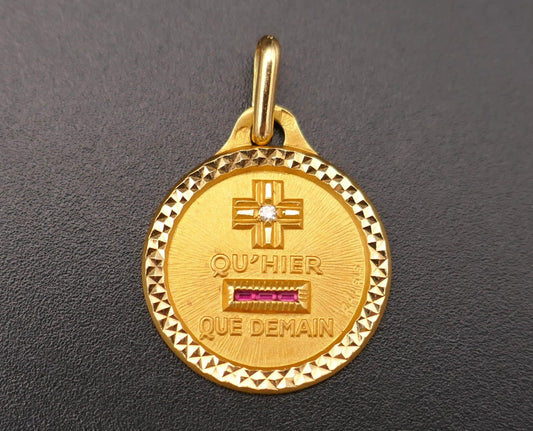 Médaille d'Amour Augis, Diamant, rubis, Or 18 Carats.